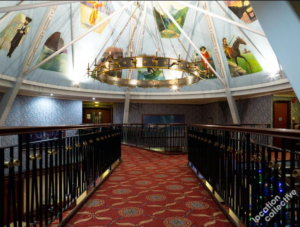 Lakeside International Hotel แคมเบอร์ลีย์ ภายนอก รูปภาพ