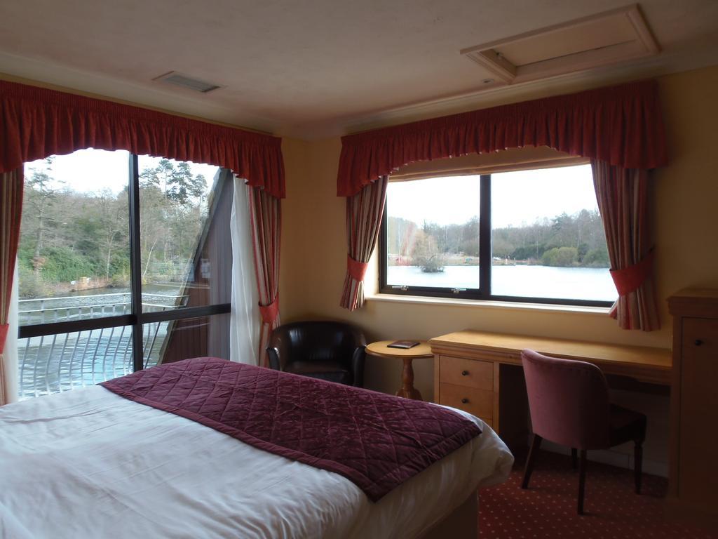 Lakeside International Hotel แคมเบอร์ลีย์ ห้อง รูปภาพ