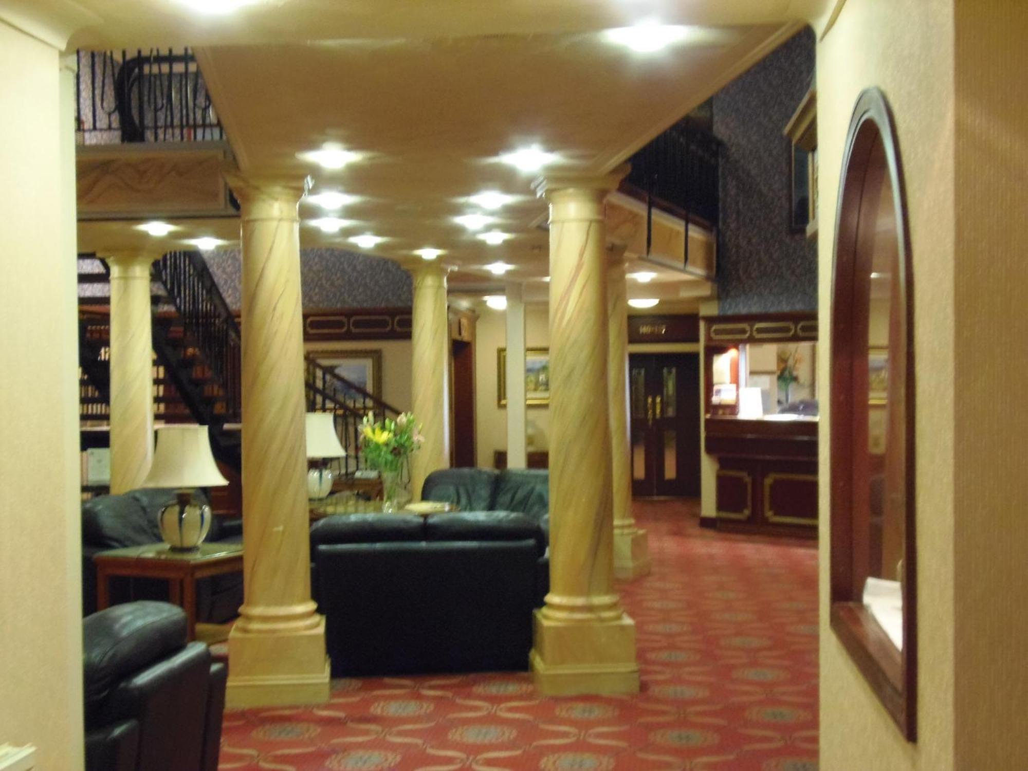 Lakeside International Hotel แคมเบอร์ลีย์ ภายนอก รูปภาพ