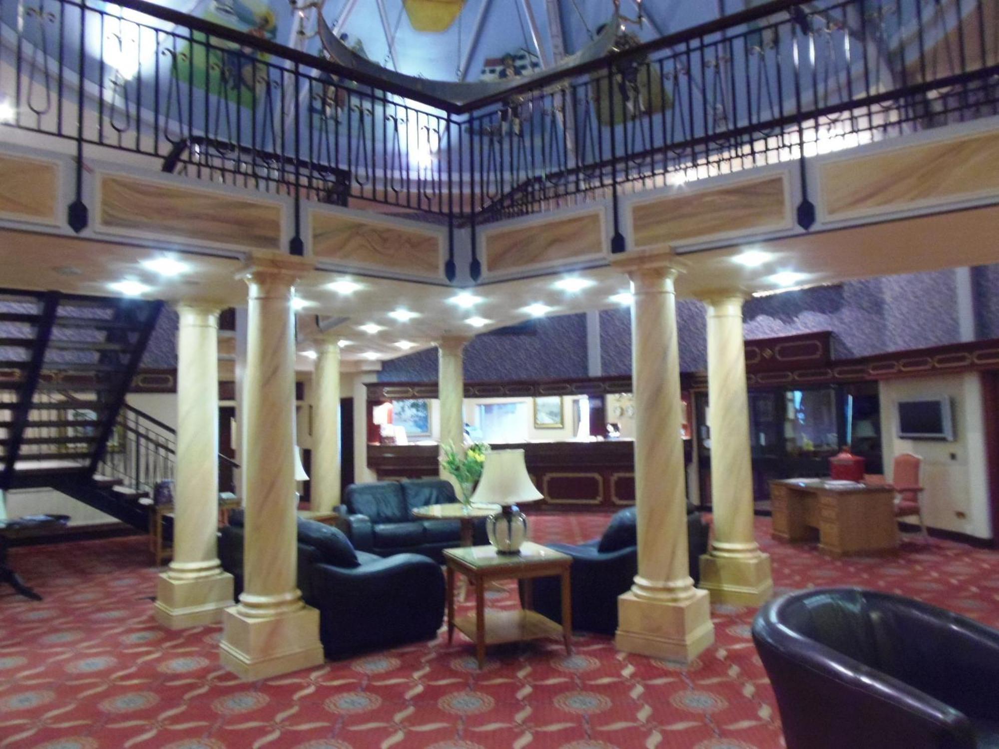 Lakeside International Hotel แคมเบอร์ลีย์ ภายนอก รูปภาพ